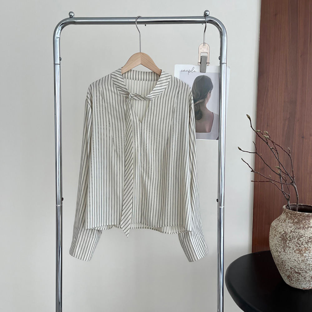 鏤空V領設計條紋襯衫,evaviva,8C-UR7383,鏤空V領設計條紋襯衫,領500,999免運