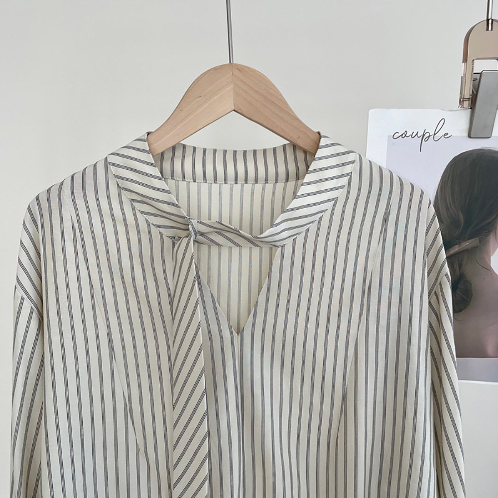 鏤空V領設計條紋襯衫,evaviva,8C-UR7383,鏤空V領設計條紋襯衫,領500,999免運