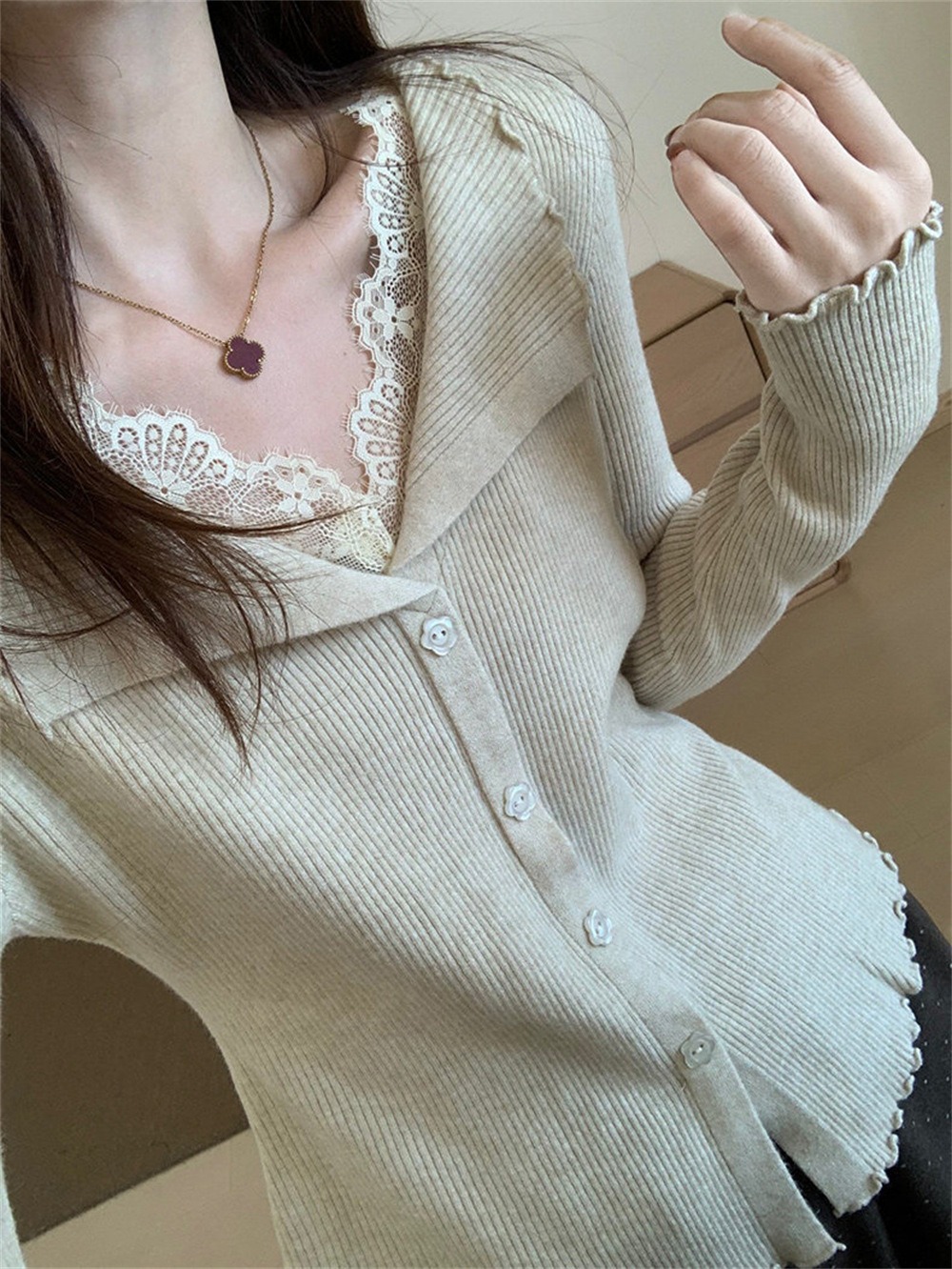 蕾絲拼接V領針織上衣,evaviva,8C-GE7397,蕾絲拼接V領針織上衣,領500,999免運