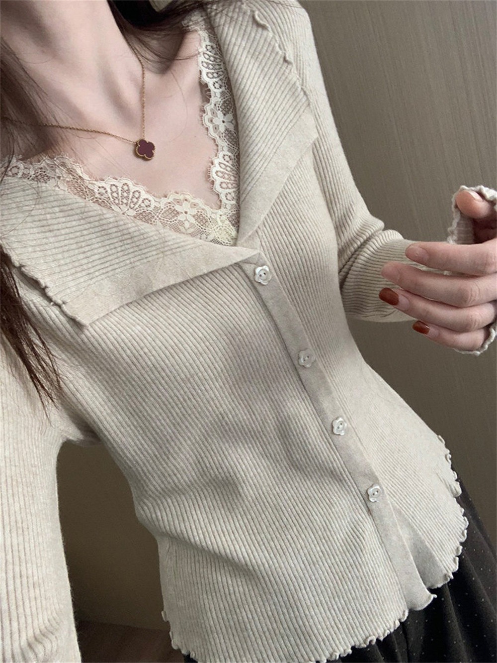 蕾絲拼接V領針織上衣,evaviva,8C-GE7397,蕾絲拼接V領針織上衣,領500,999免運