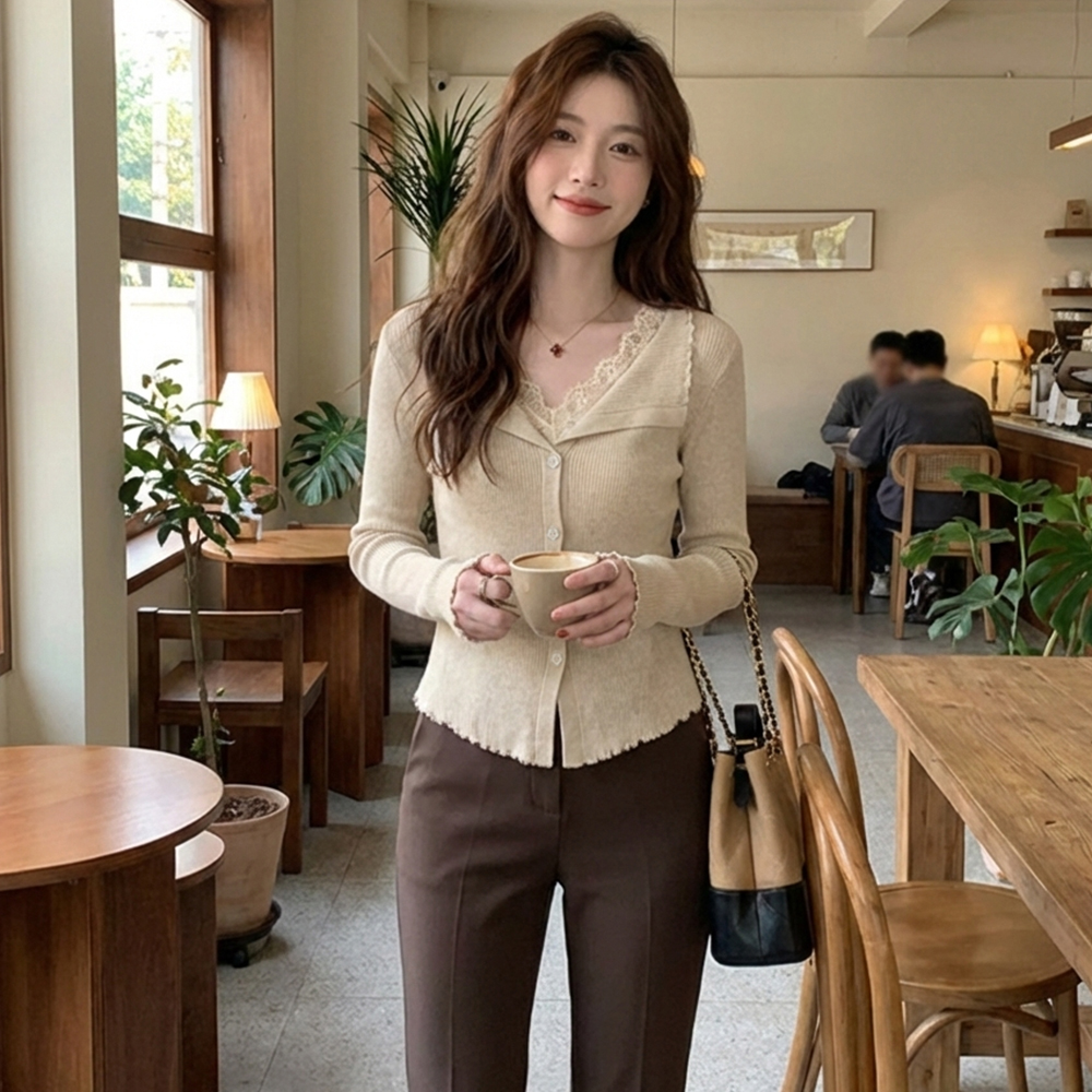 蕾絲拼接V領針織上衣