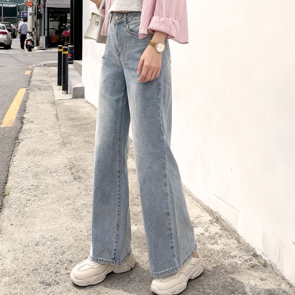 百搭款微喇叭牛仔寬褲