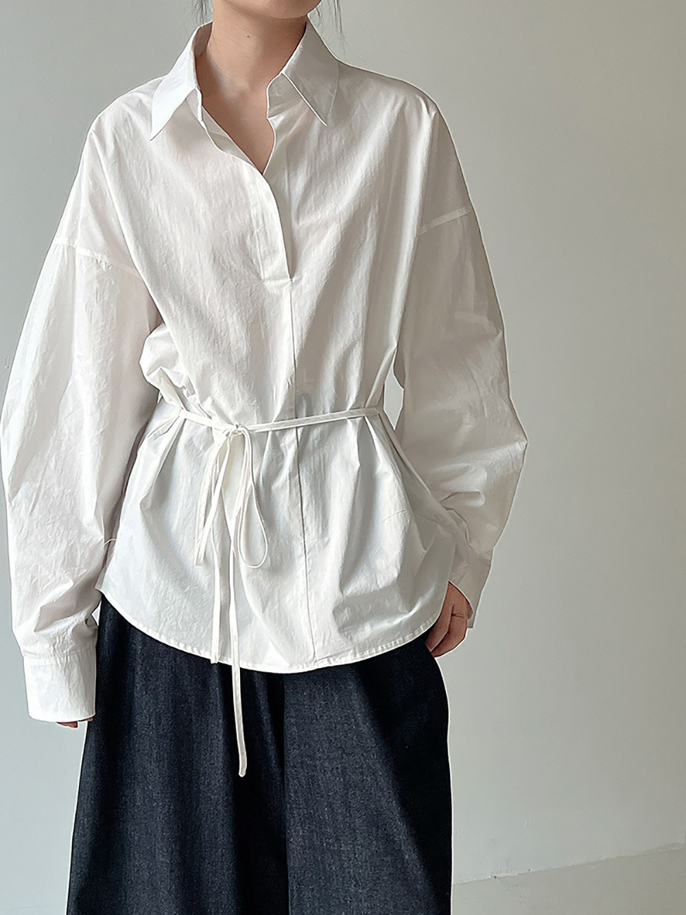 簡約風綁帶收腰款襯衫,evaviva,U2-ZA09198,簡約風綁帶收腰款襯衫,領500,999免運