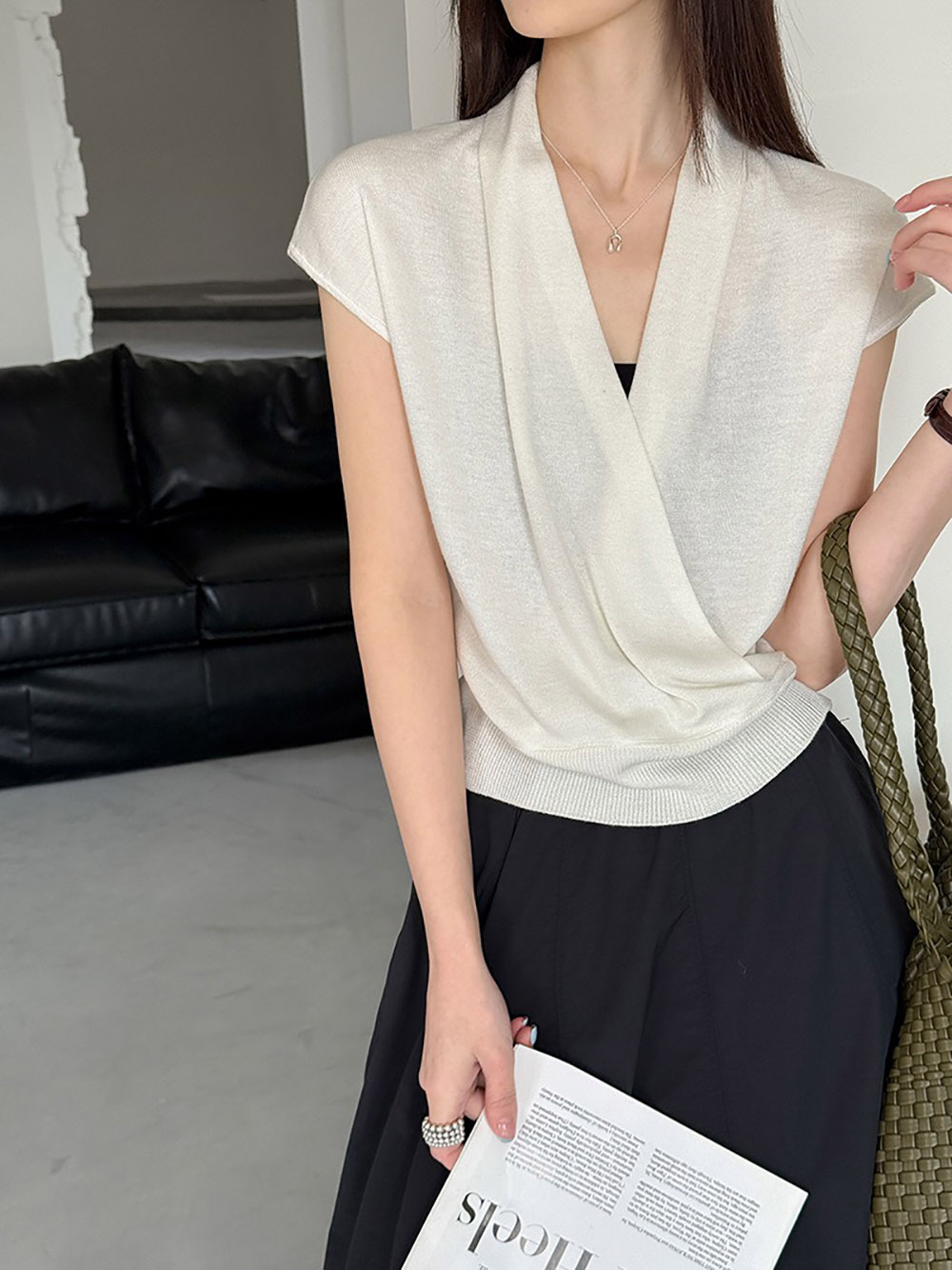 氣質簡約V領針織上衣,evaviva,8C-GW7479,氣質簡約V領針織上衣,領500,999免運