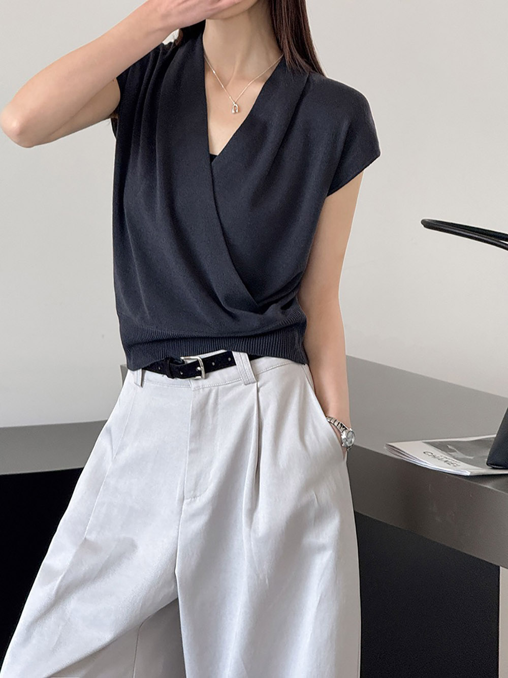 氣質簡約V領針織上衣,evaviva,8C-GW7479,氣質簡約V領針織上衣,領500,999免運