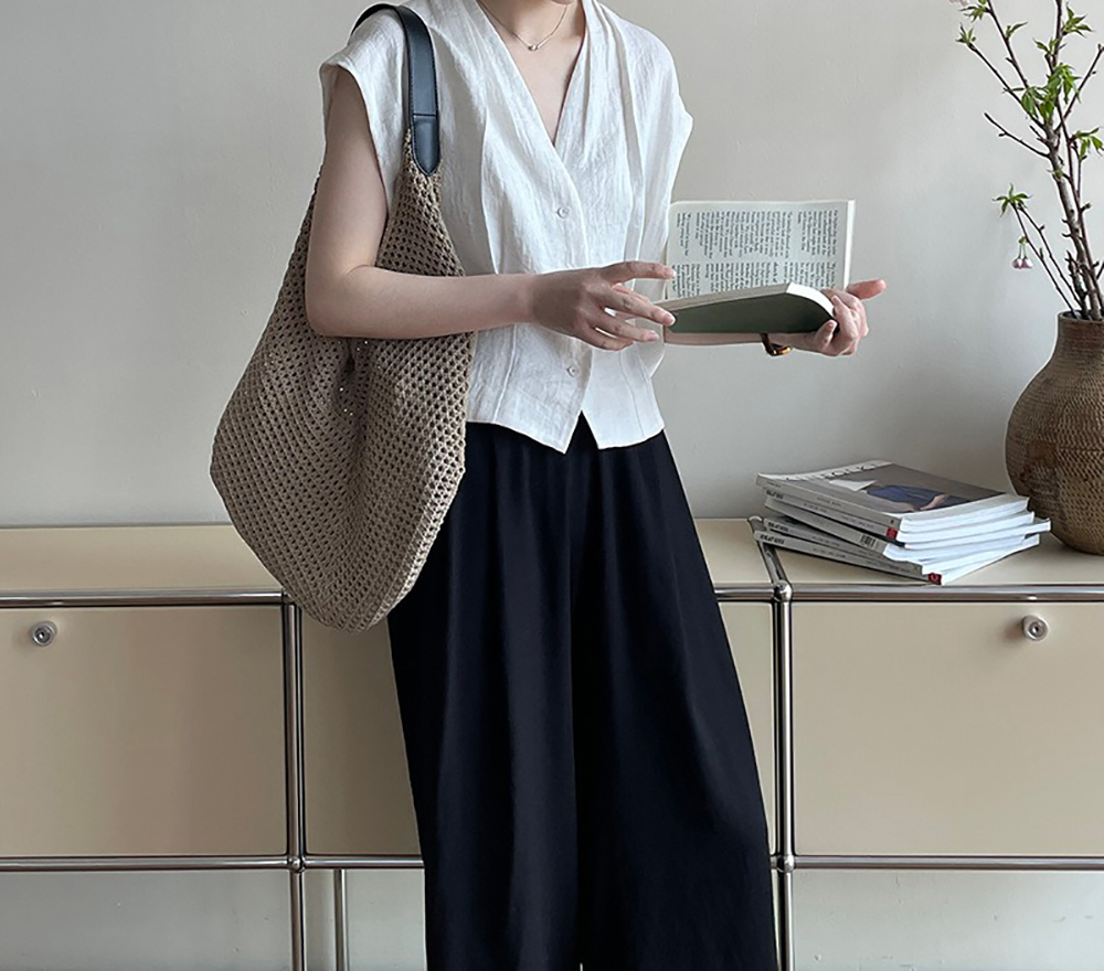 V領壓褶天絲無袖襯衫,evaviva,8C-UR7515,V領壓褶天絲無袖襯衫,領500,999免運