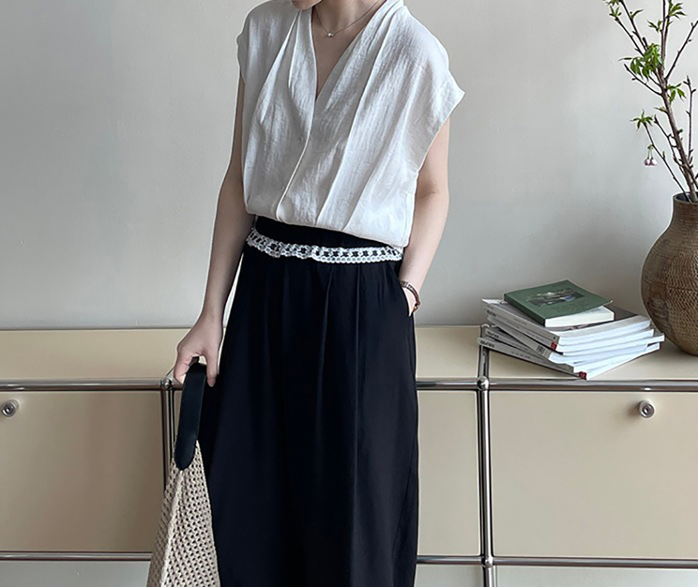 V領壓褶天絲無袖襯衫,evaviva,8C-UR7515,V領壓褶天絲無袖襯衫,領500,999免運