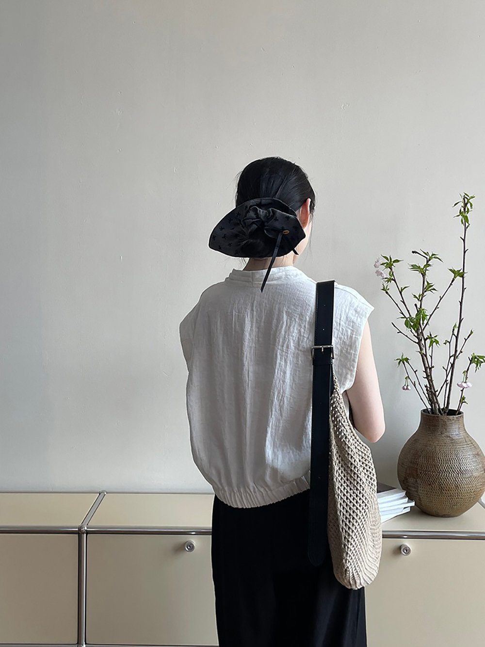 V領壓褶天絲無袖襯衫,evaviva,8C-UR7515,V領壓褶天絲無袖襯衫,領500,999免運