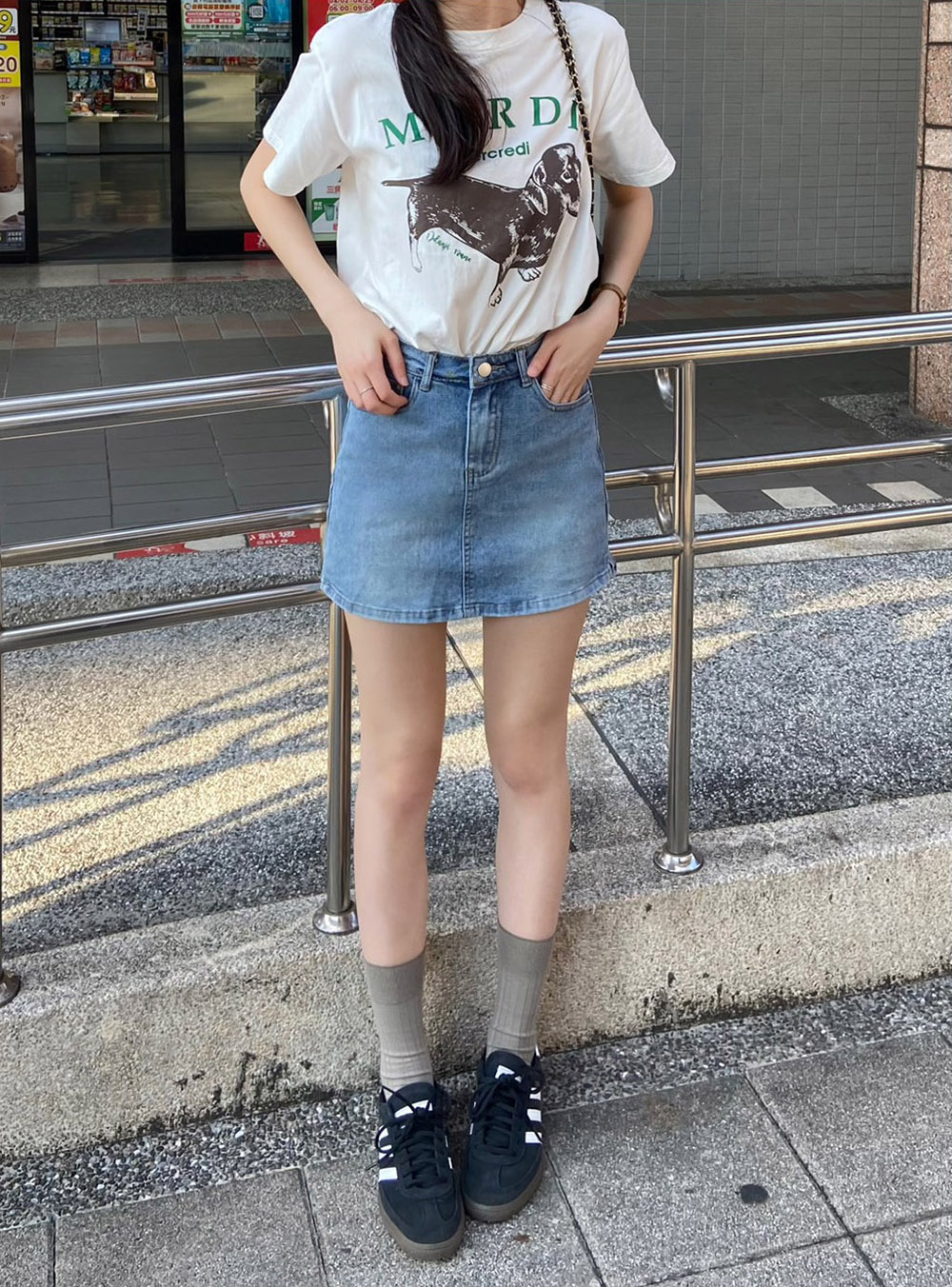 小開衩A字牛仔褲裙,evaviva,99-BF7470,小開衩A字牛仔褲裙,領500,999免運