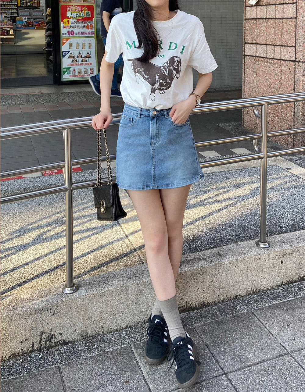 小開衩A字牛仔褲裙,evaviva,99-BF7470,小開衩A字牛仔褲裙,領500,999免運