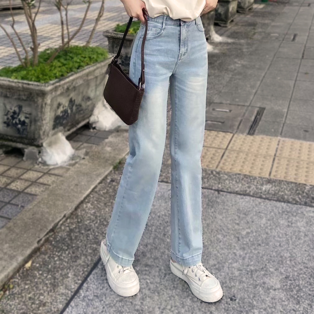 淺藍刷色直筒牛仔褲