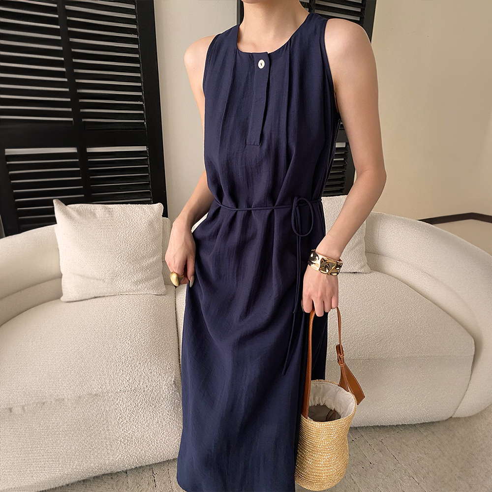 圓領壓褶背心長洋裝