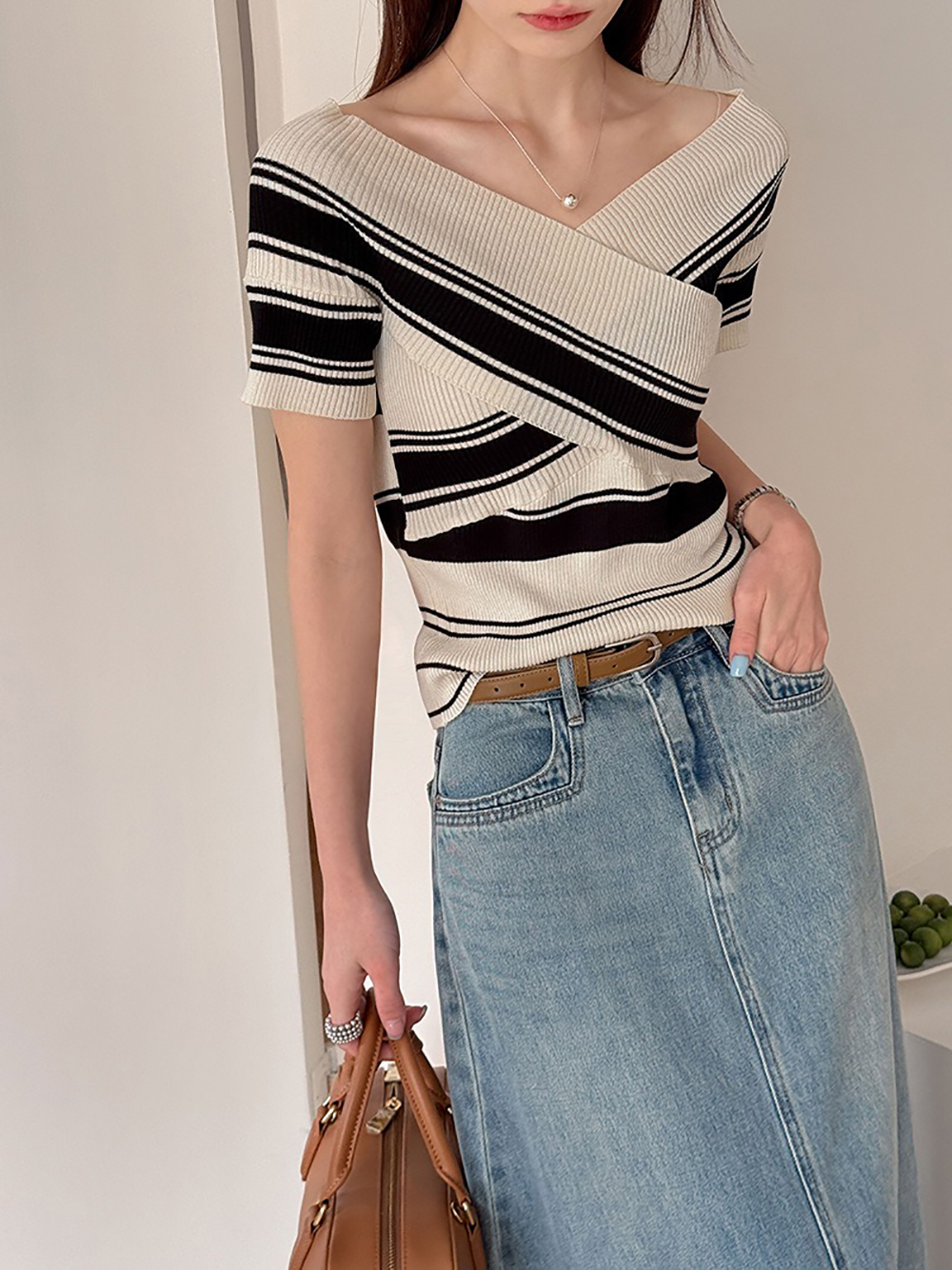 撞色交叉V領針織上衣,evaviva,8C-GW7549,撞色交叉V領針織上衣,周新品優惠,NEWARRIVAL