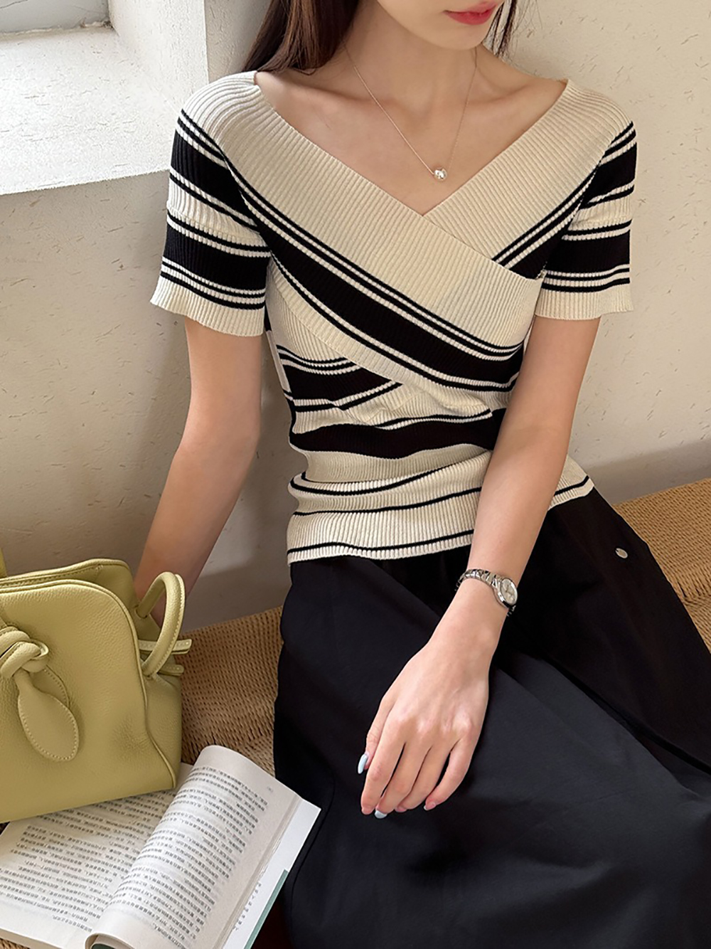 撞色交叉V領針織上衣,evaviva,8C-GW7549,撞色交叉V領針織上衣,周新品優惠,NEWARRIVAL