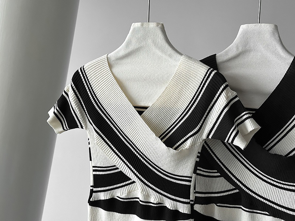 撞色交叉V領針織上衣,evaviva,8C-GW7549,撞色交叉V領針織上衣,周新品優惠,NEWARRIVAL