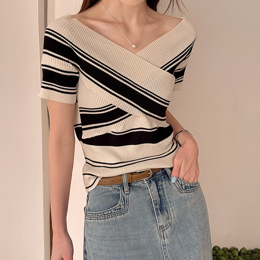 撞色交叉V領針織上衣