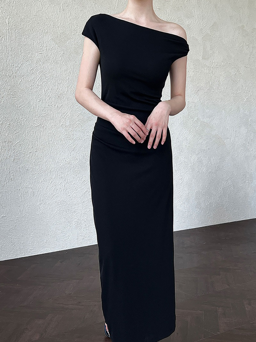 斜肩後開衩修身長洋裝,evaviva,U2-ZD09217,斜肩後開衩修身長洋裝,周新品優惠,NEWARRIVAL