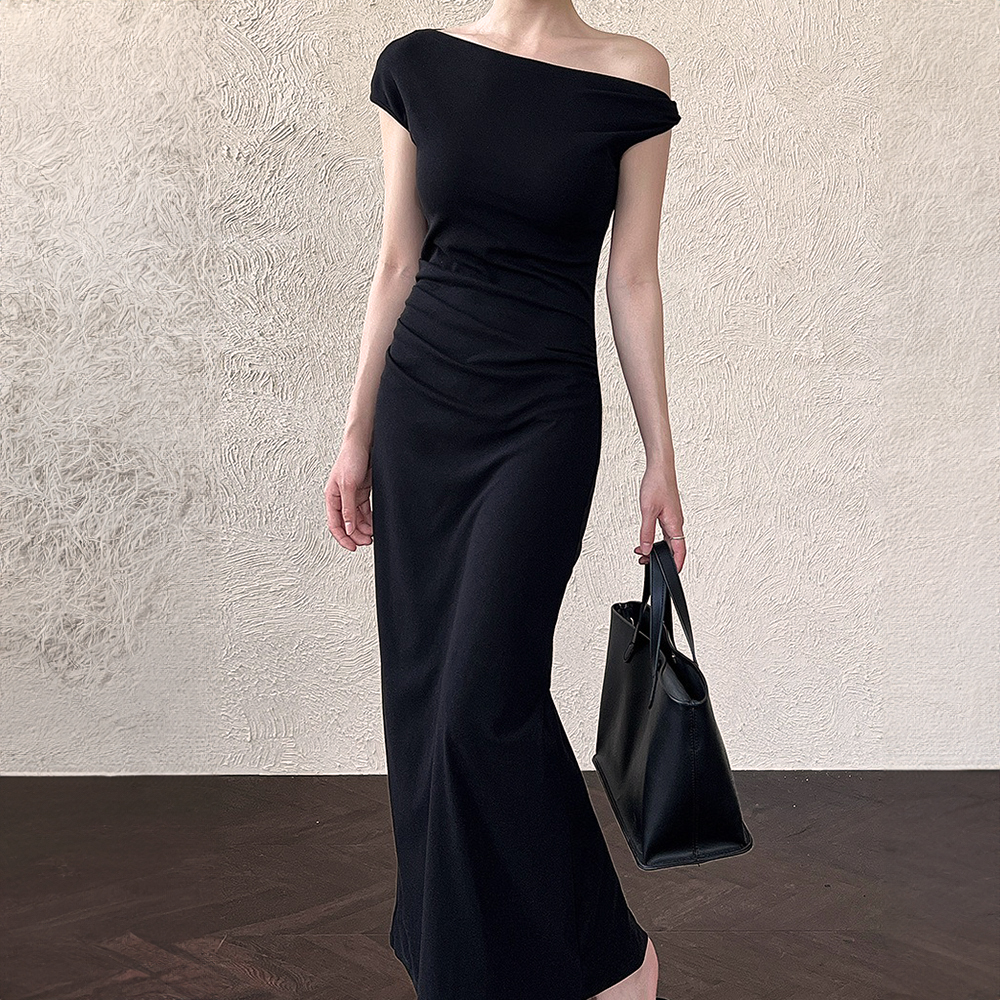 斜肩後開衩修身長洋裝