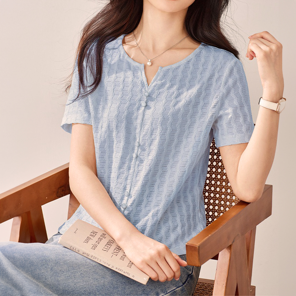 小V領薄款針織上衣