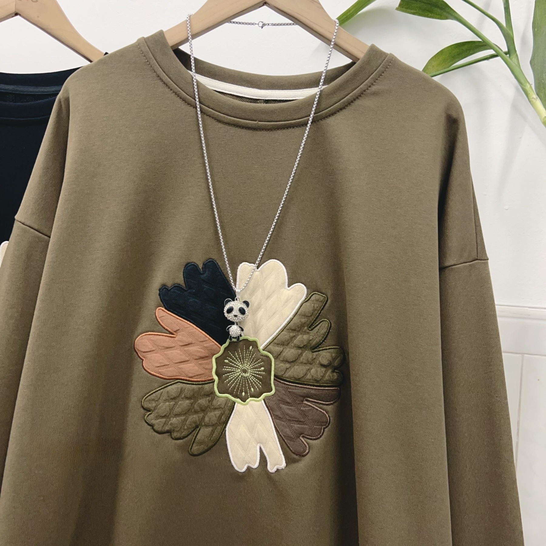 寬鬆休閒花朵刺繡圖案上衣,evaviva,8D-OK7998,寬鬆休閒花朵刺繡圖案上衣,領500,999免運
