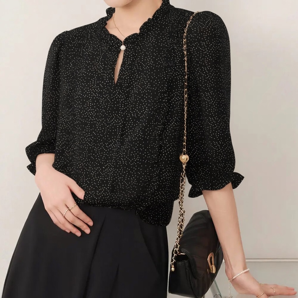 婉約花邊領公主袖點點上衣