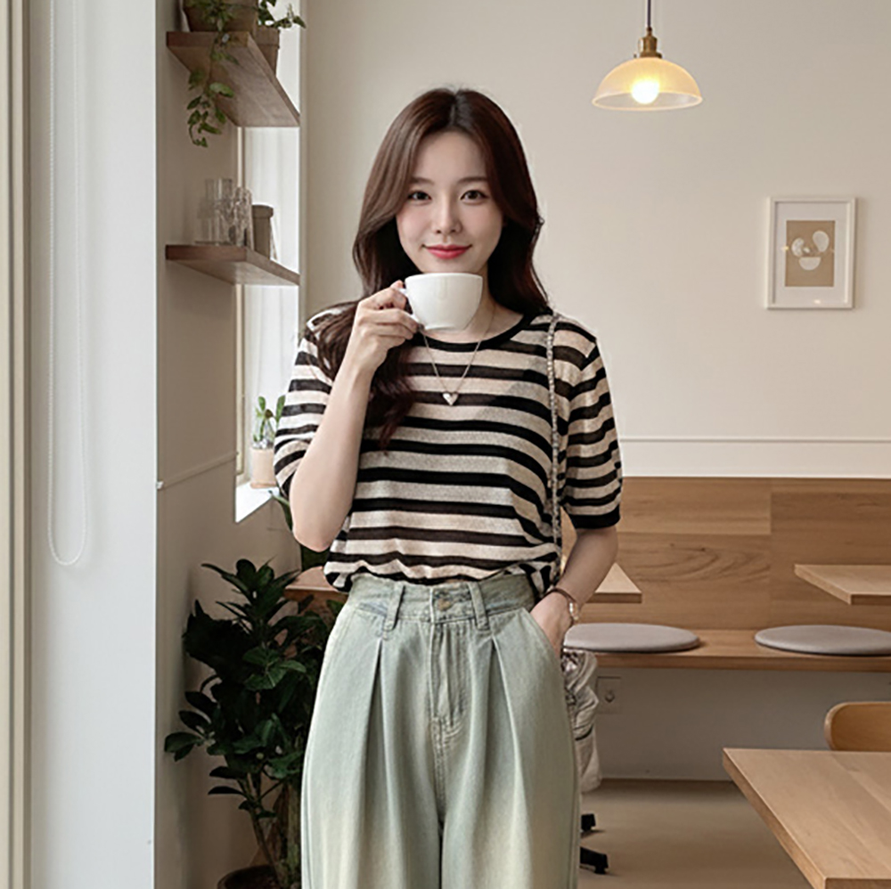 薄款透膚寬鬆針織上衣