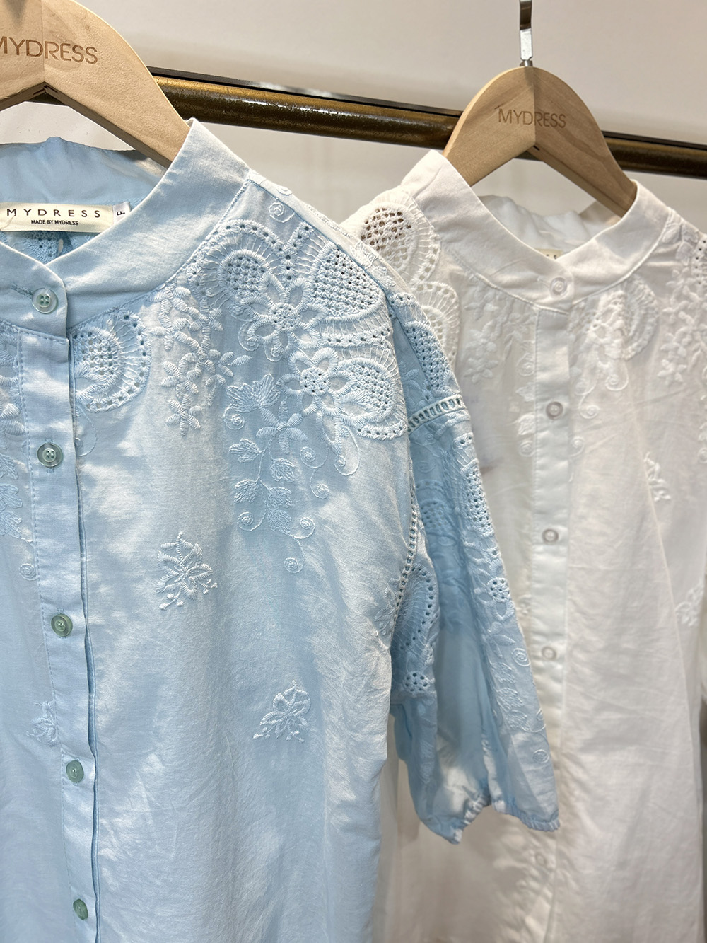清新開襟刺繡上衣