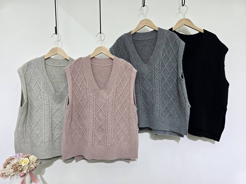 立體麻花V領針織背心