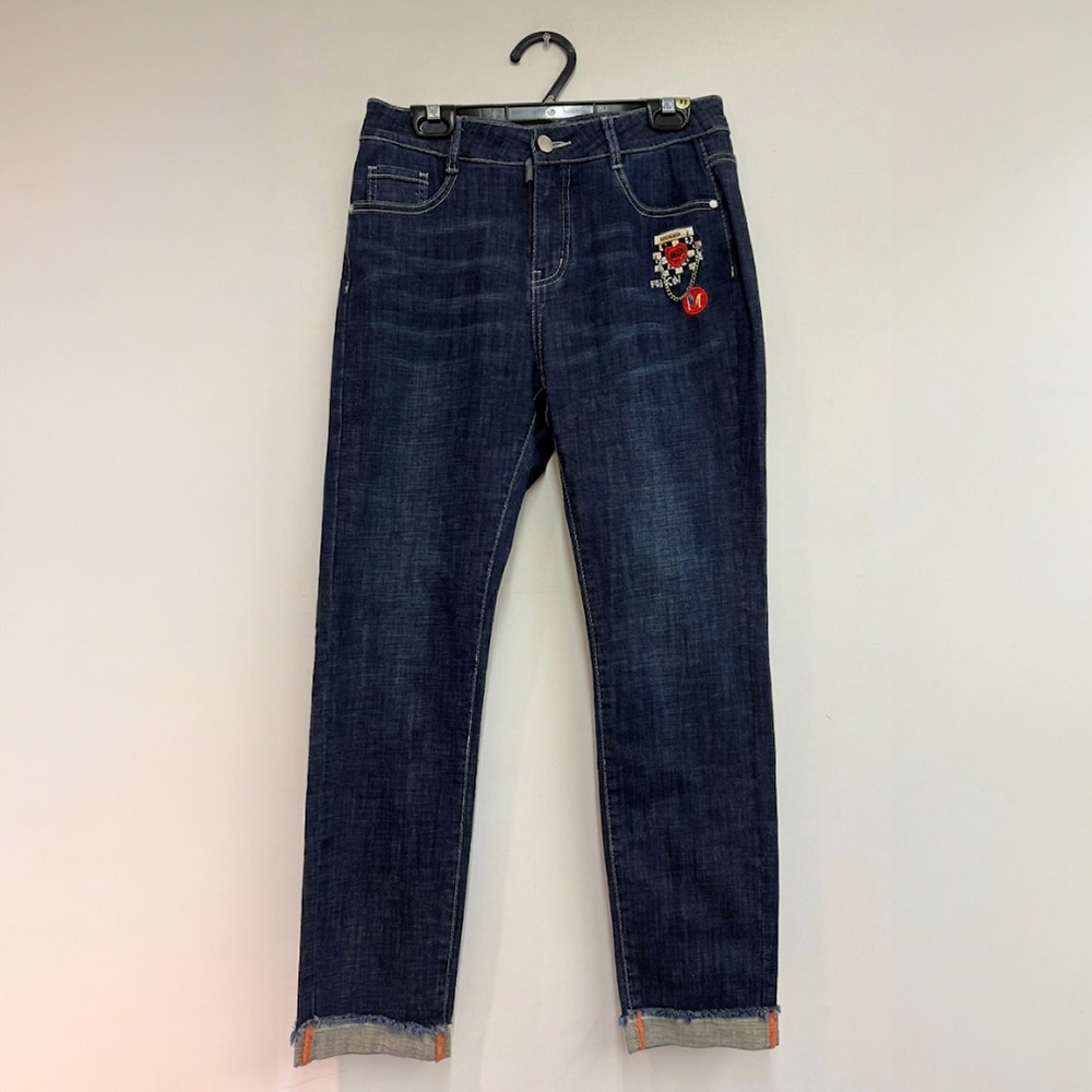 小刺繡牛仔感彈力長褲,BlackJ輕奢系列,99-BG7457,小刺繡牛仔感彈力長褲,領500,999免運